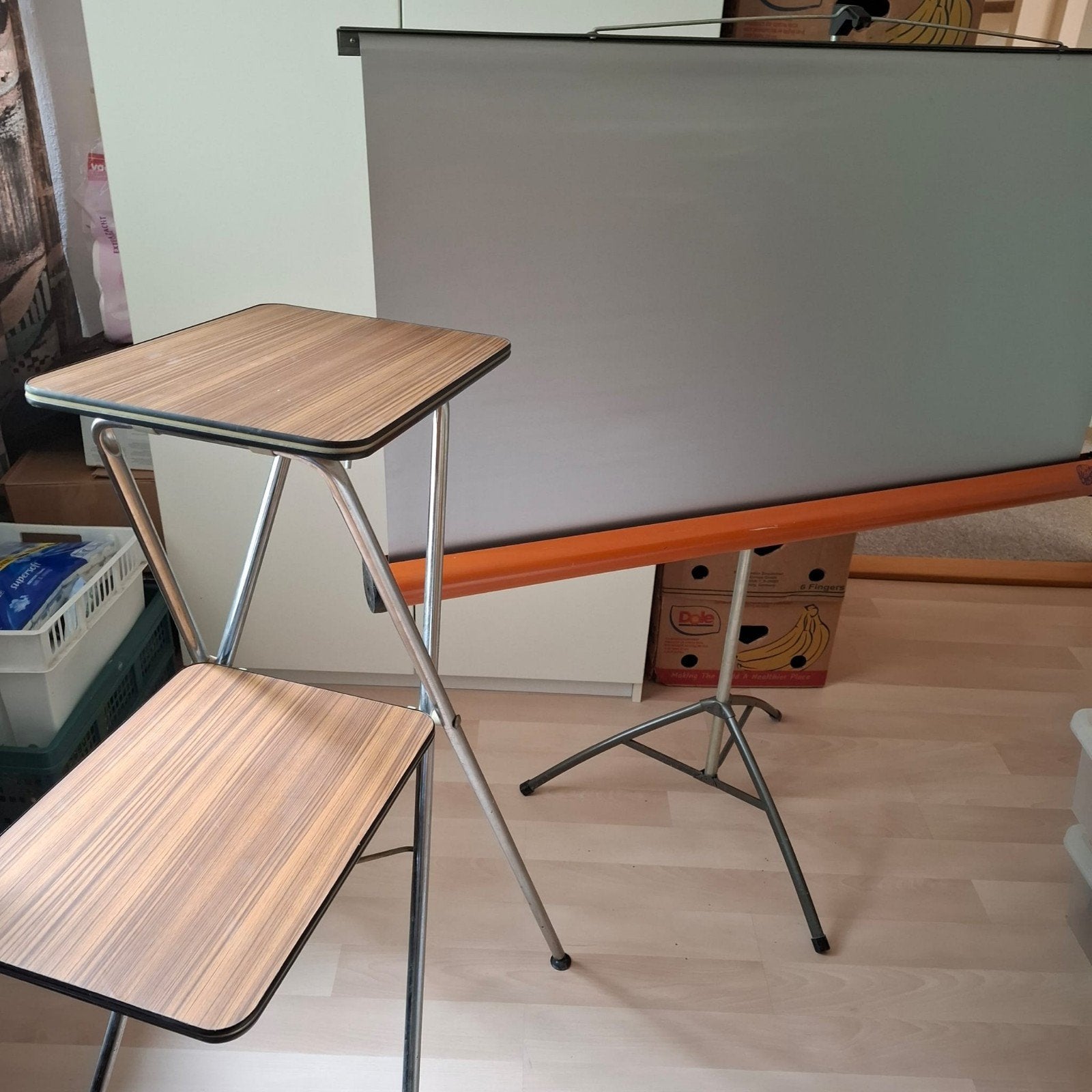Diaprojector scherm met tafel - Vintage set, Audio, Tv en Foto, Diaprojectors, Ophalen, Gebruikt, Met scherm