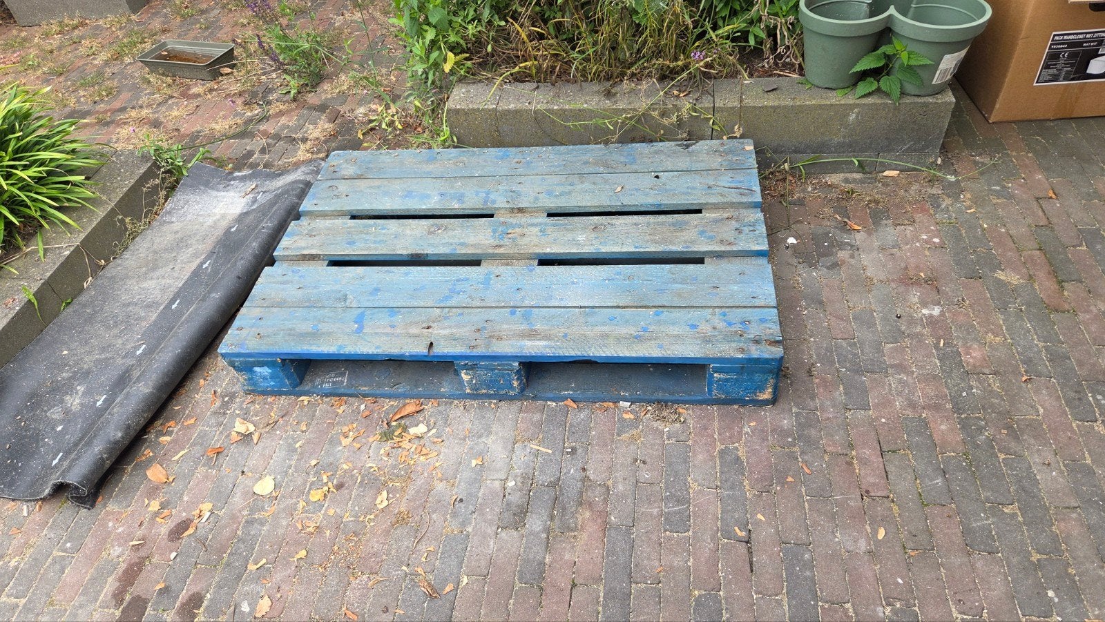 Blauwe pallet gratis af te halen, Ophalen