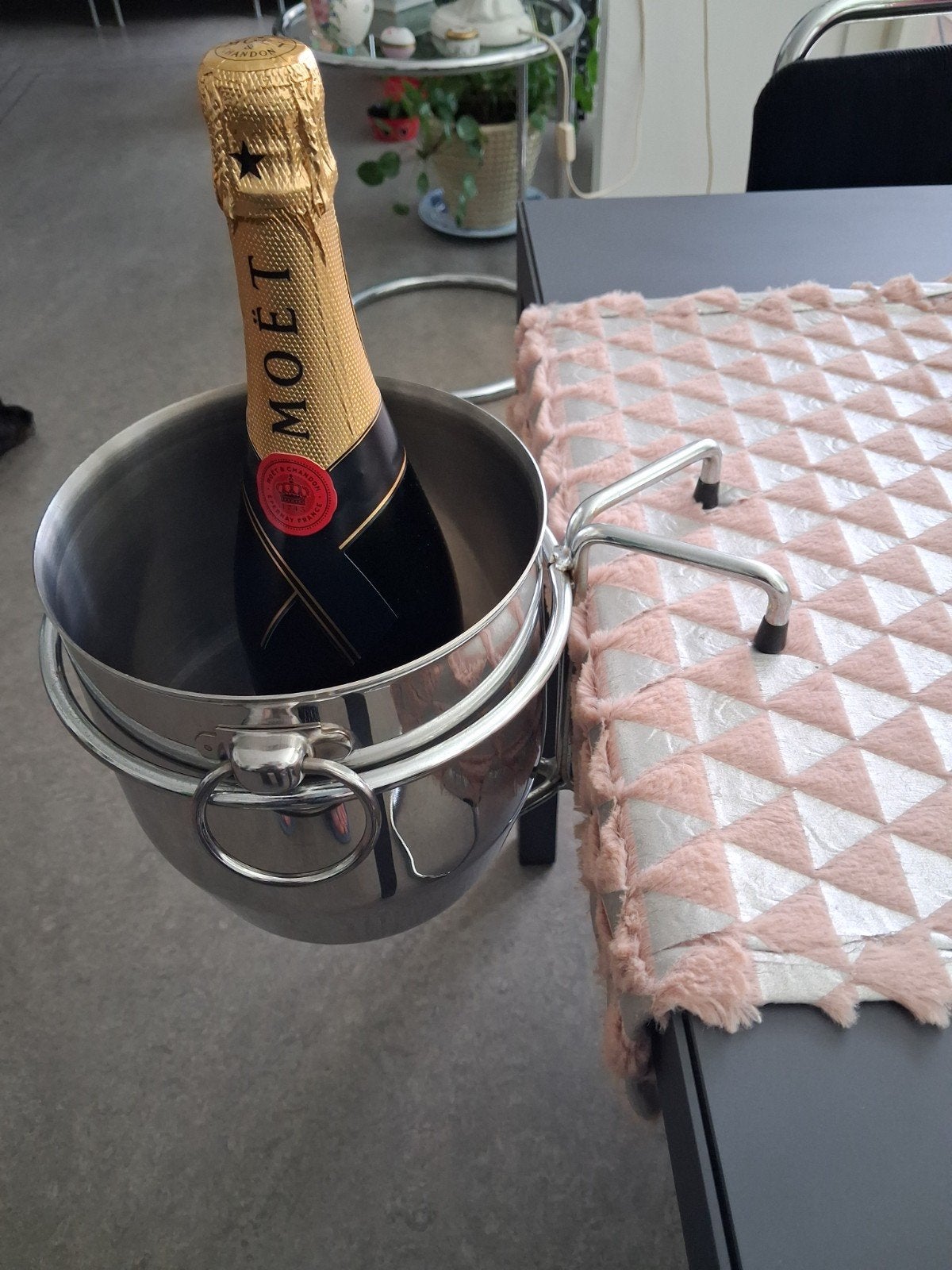Champagne/wijnkoeler met tafelhouder., Ophalen, Flessenkoeler, Gebruikt, Zilver