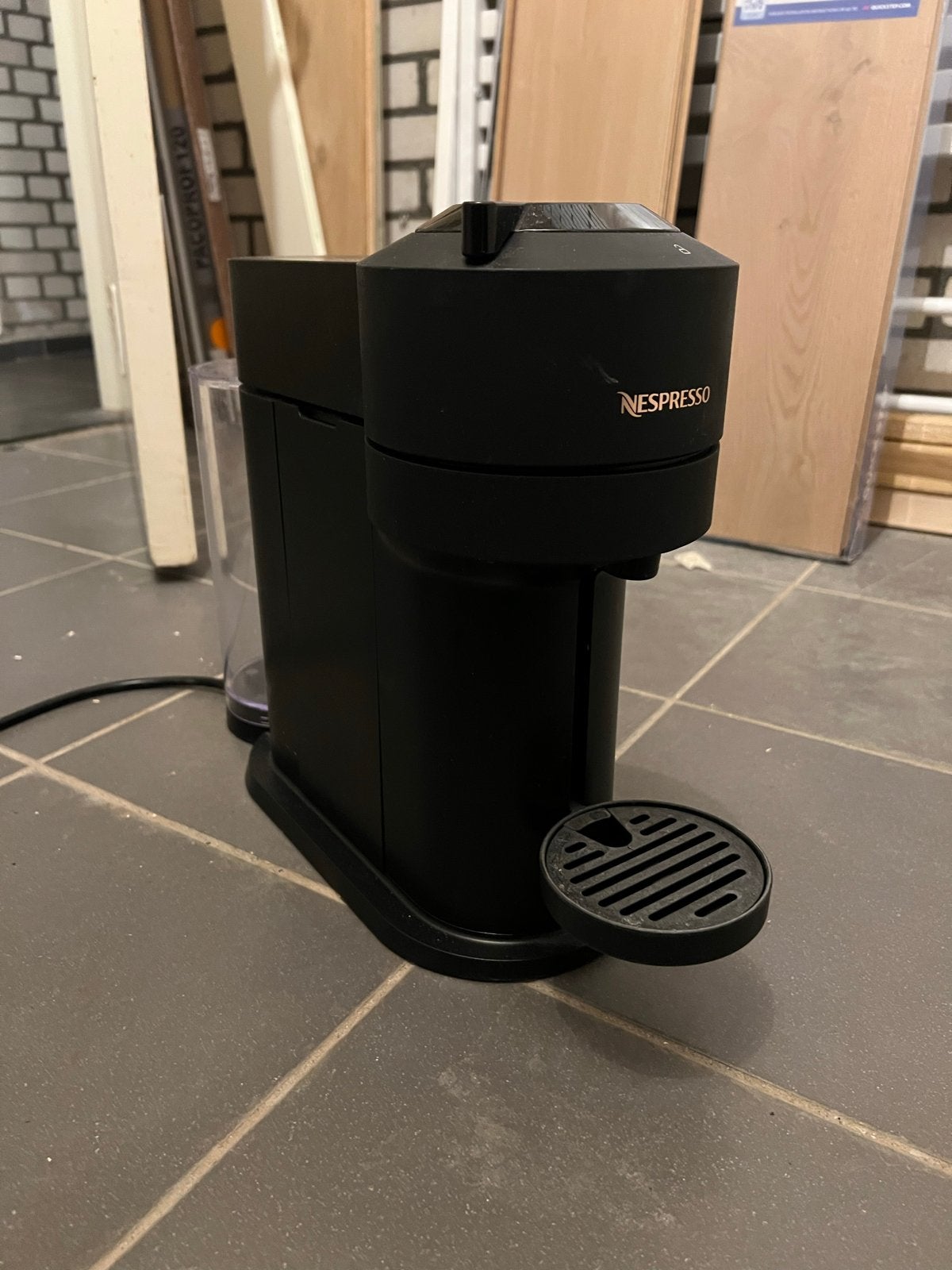 Nespresso Vertuo Pop met gratis koffie, Ophalen, Koffiemachine, Zo goed als nieuw, Koffiepads en cups