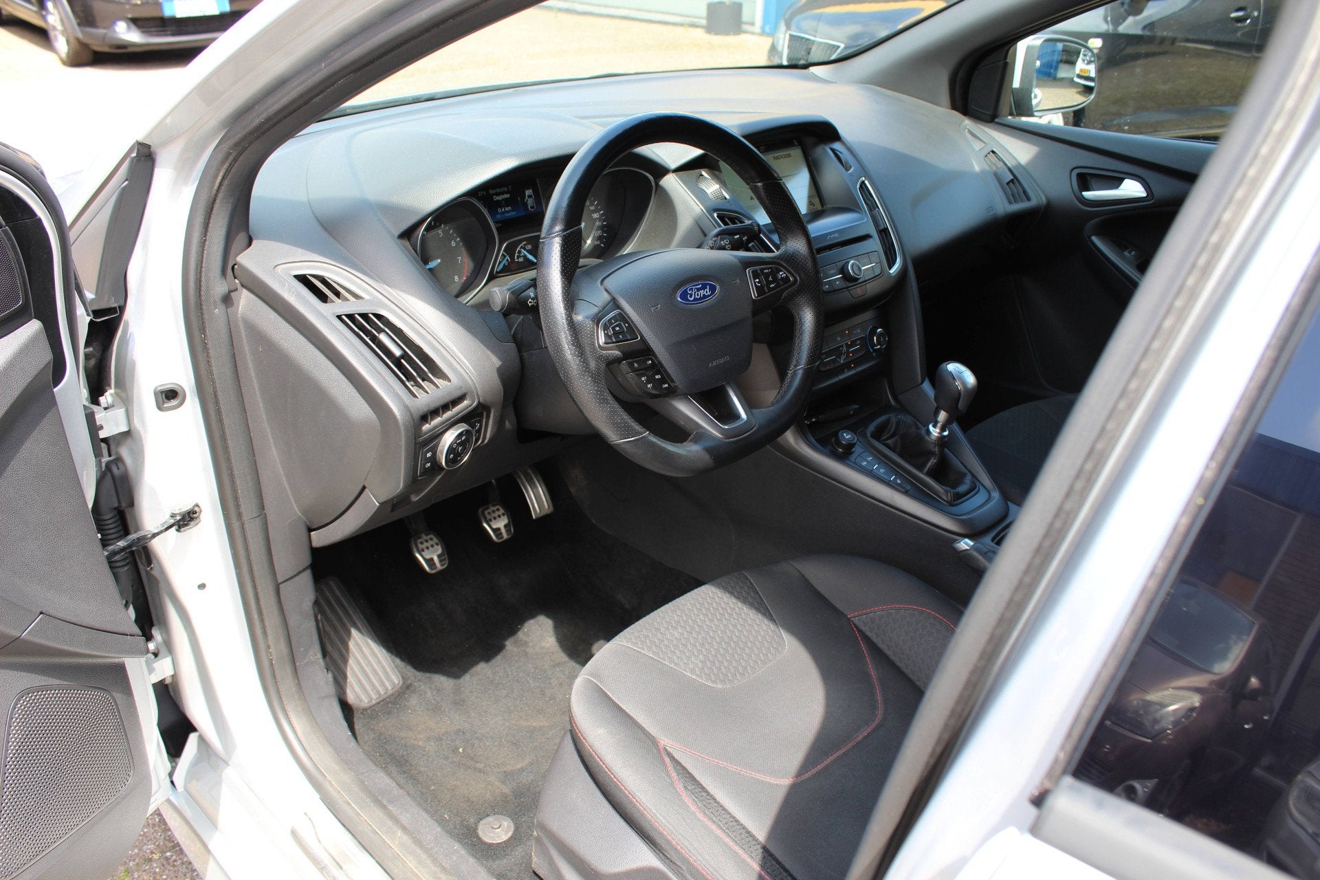Ford Focus station 1.5-16V "ST-Line'' Clima - Cruise - Carpl, Stof, 4 cilinders, 150 pk, Parkeerassistent