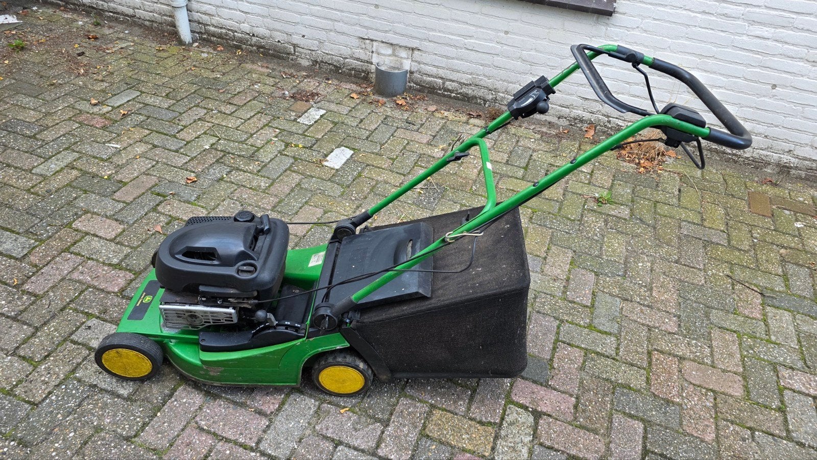john deere grasmaaier R47S, Zo goed als nieuw, Opvangbak, Benzine-grasmaaier, 50 cm of meer