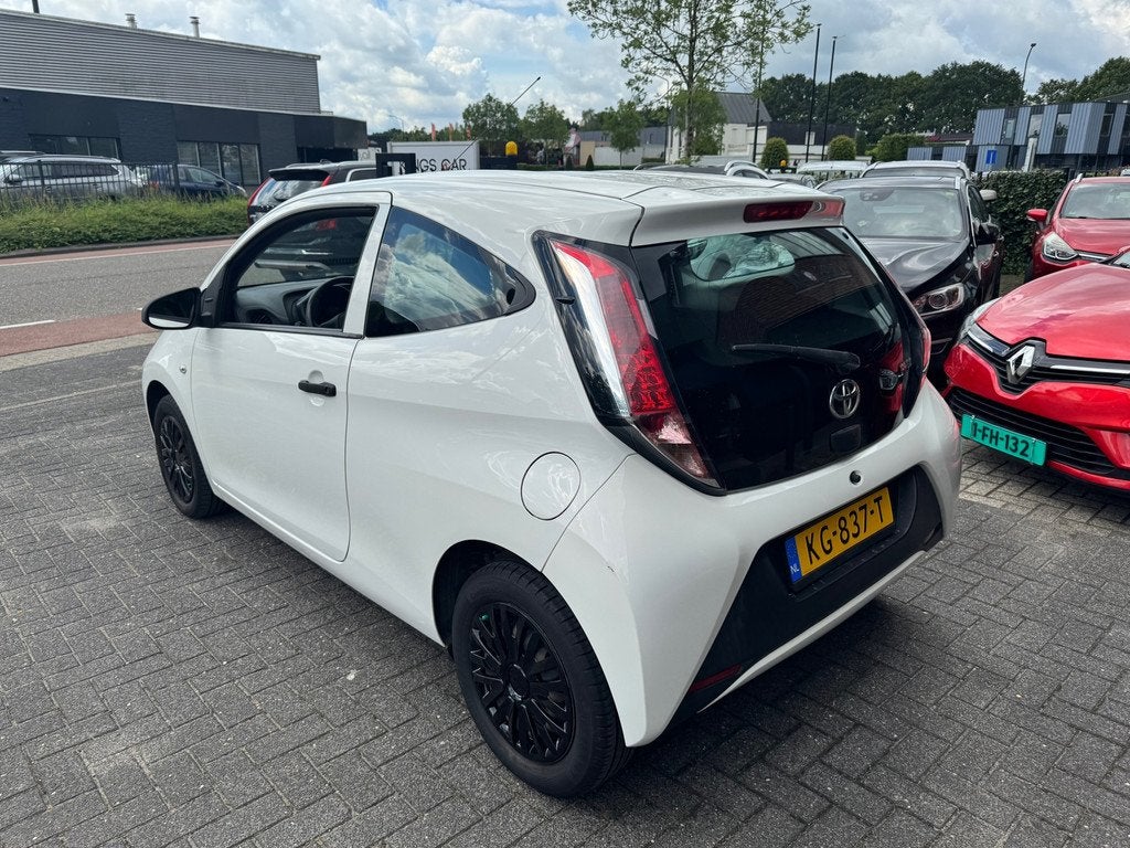 Toyota Aygo 1.0 VVT-i x-now AIRCO CRUISE APK APRIL 2027 ORIG, Voorwielaandrijving, Gebruikt, Euro 6, 4 stoelen