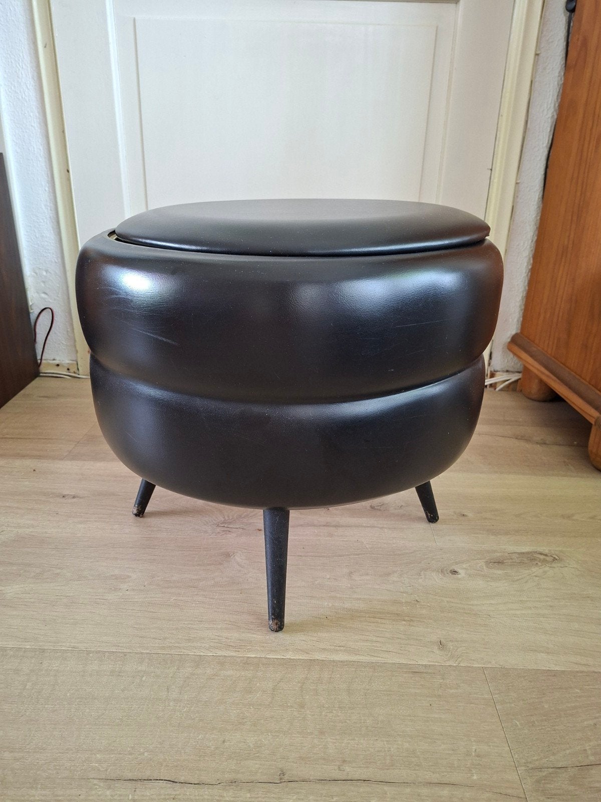 Retro naaipoef zwart met 4 pootjes, Gebruikt, Zwart, Ophalen of Verzenden, Stof