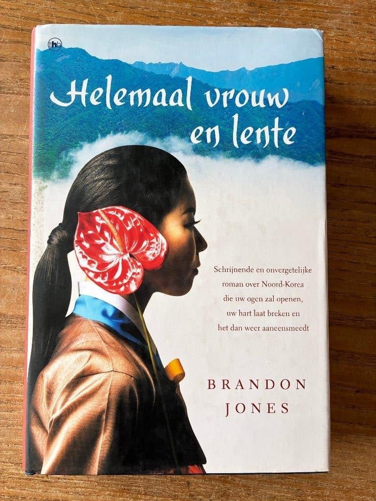 Brandon Jones - Helemaal vrouw en lente, Ophalen of Verzenden, Gelezen, Brandon Jones
