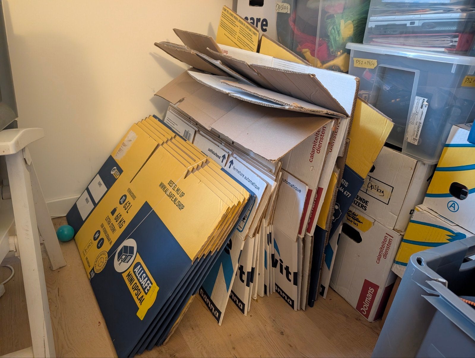 Meer dan 20 stevige verhuisdozen oa van Allsafe, Ophalen, 40 tot 60 cm, Opvouwbaar, 50 tot 75 cm