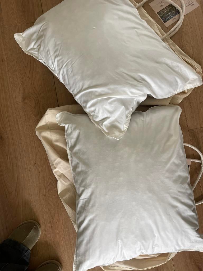 2 gloednieuwe Kayori hoofdkussens, Ophalen of Verzenden, Zo goed als nieuw, Wit, Vierkant
