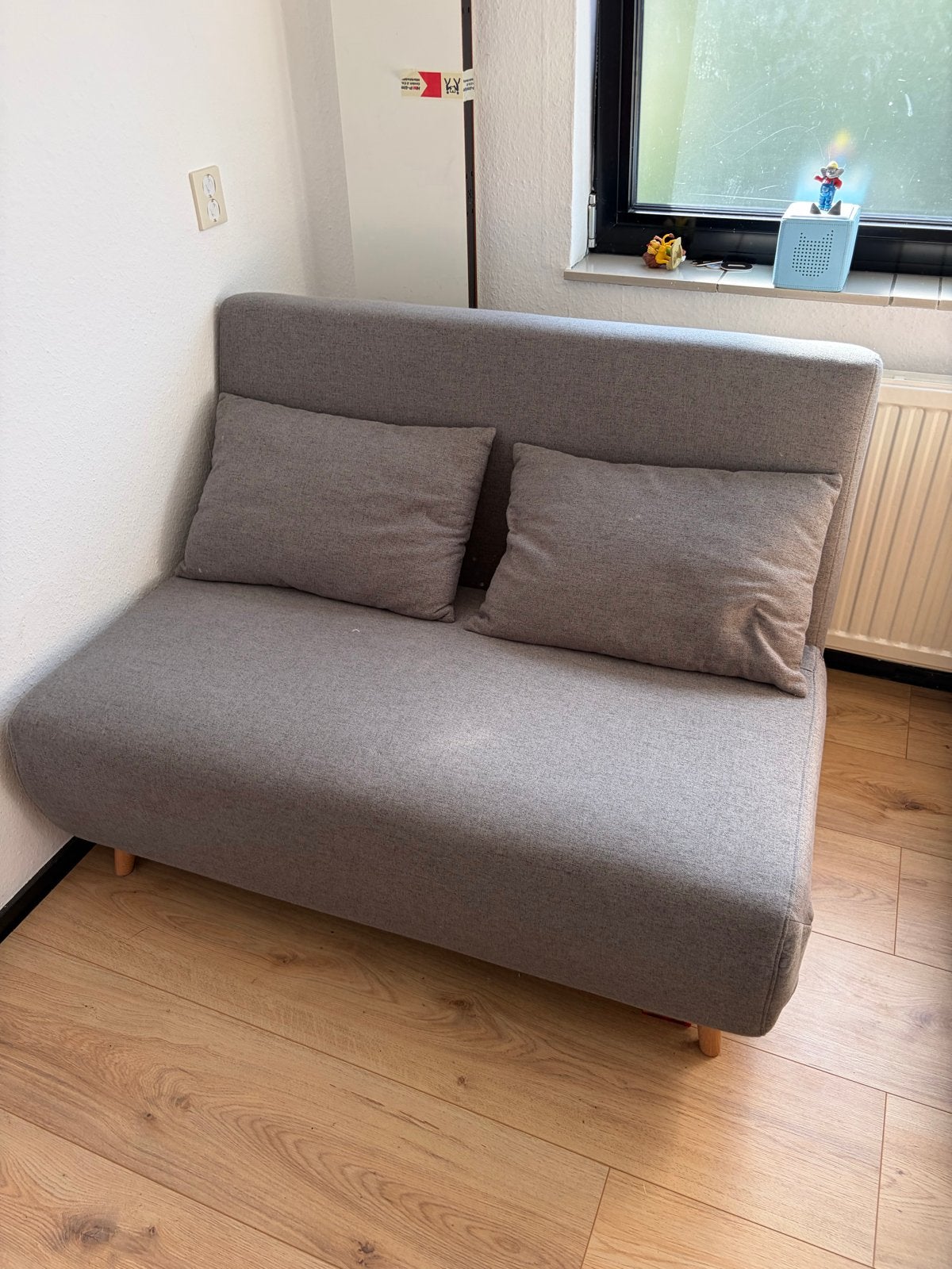 Grijze slaapbank / bedbank met kussens, Huis en Inrichting, Slaapkamer | Slaapbanken, Ophalen, Gebruikt, Eenpersoons, Overige maten