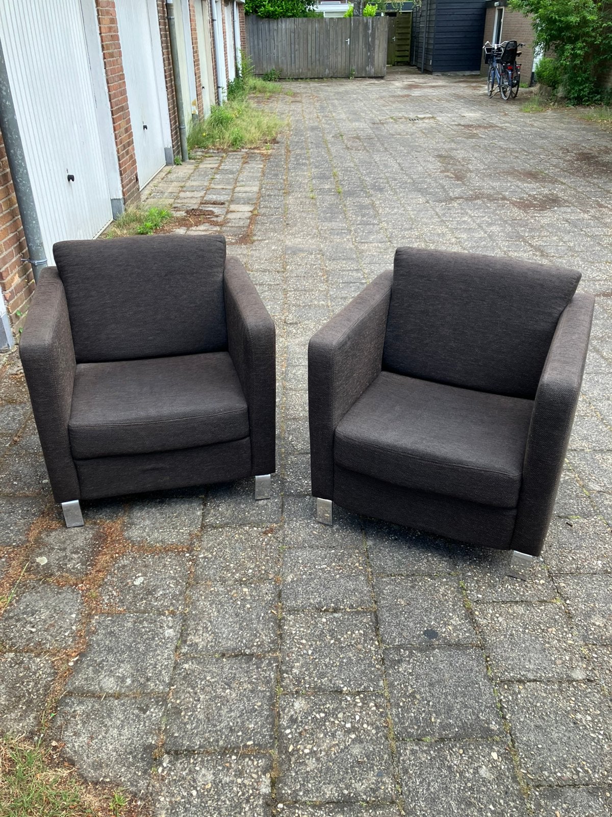 Twee bruine fauteuils met aluminium poten, Ophalen, Gebruikt, 75 tot 100 cm, 75 tot 100 cm