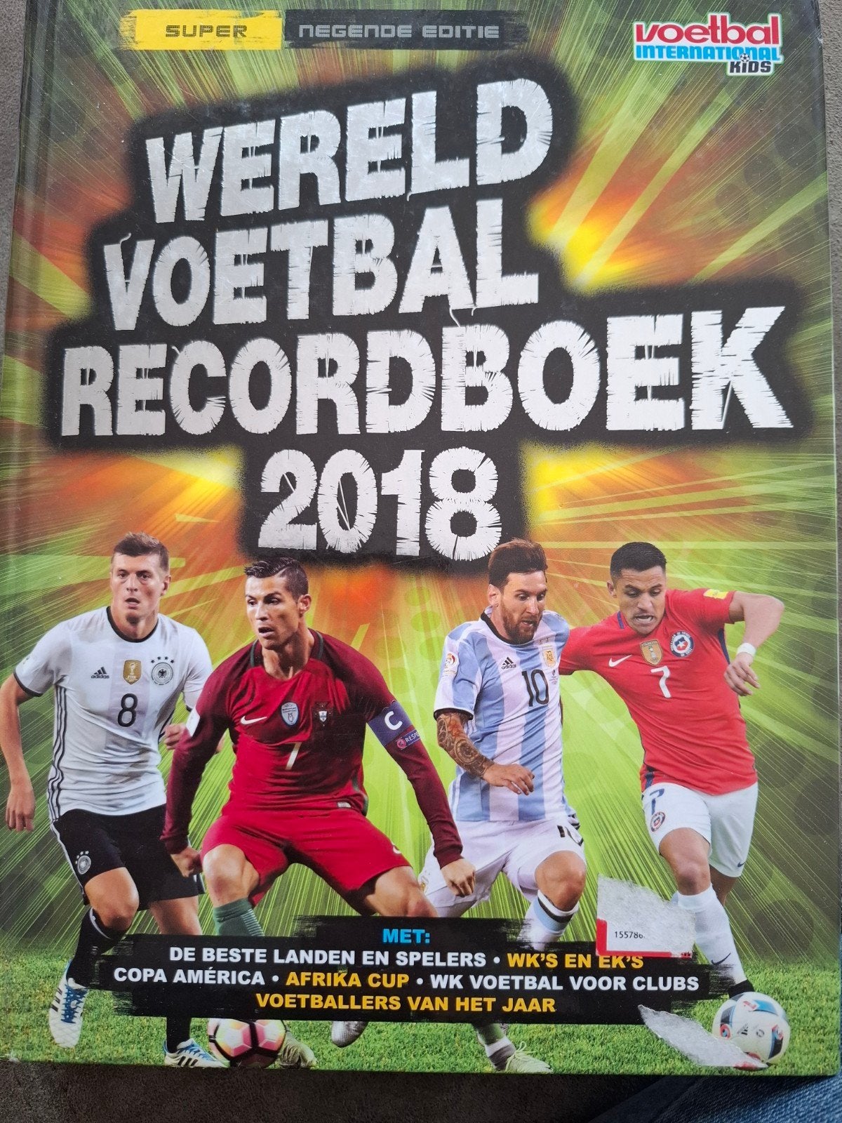 Wereld Voetbal Recordboek 2018 - Voetbal International Kids, Boeken, Ophalen of Verzenden, Zo goed als nieuw, Overige sporten