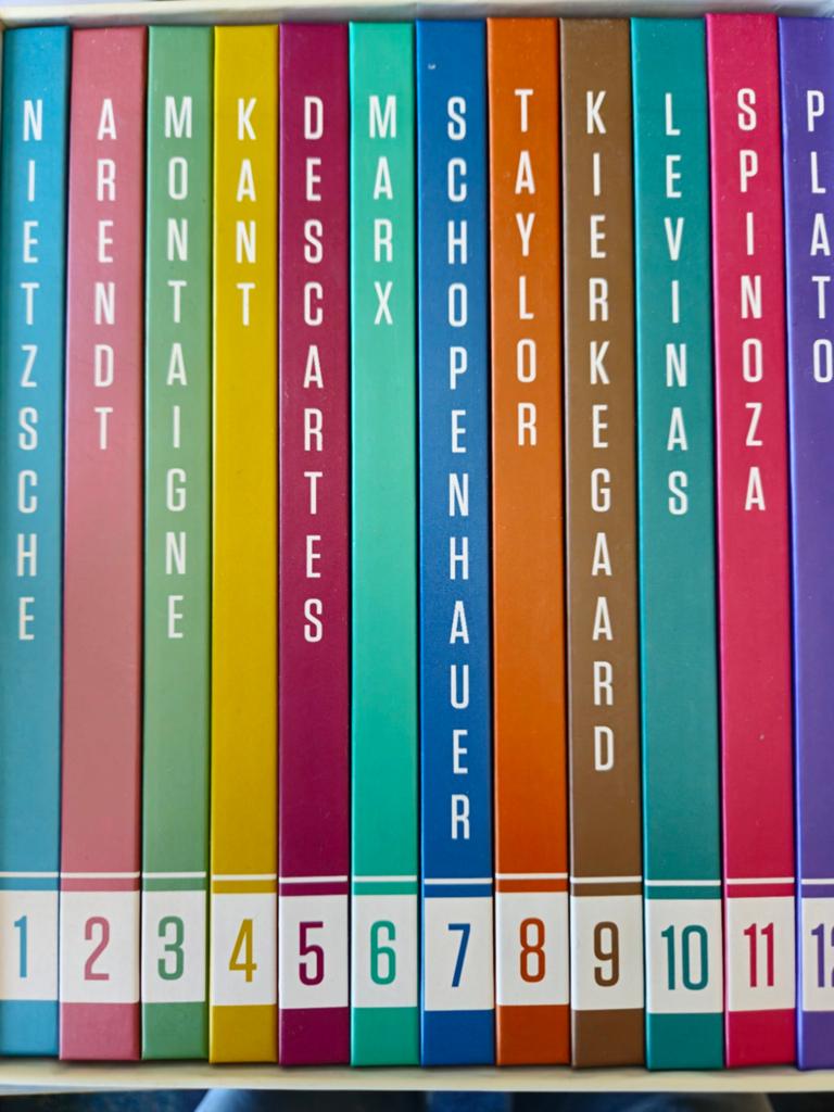 De Grote Filosofen - Trouw Bibliotheek (12-delig, cassette), Ophalen of Verzenden, Zo goed als nieuw