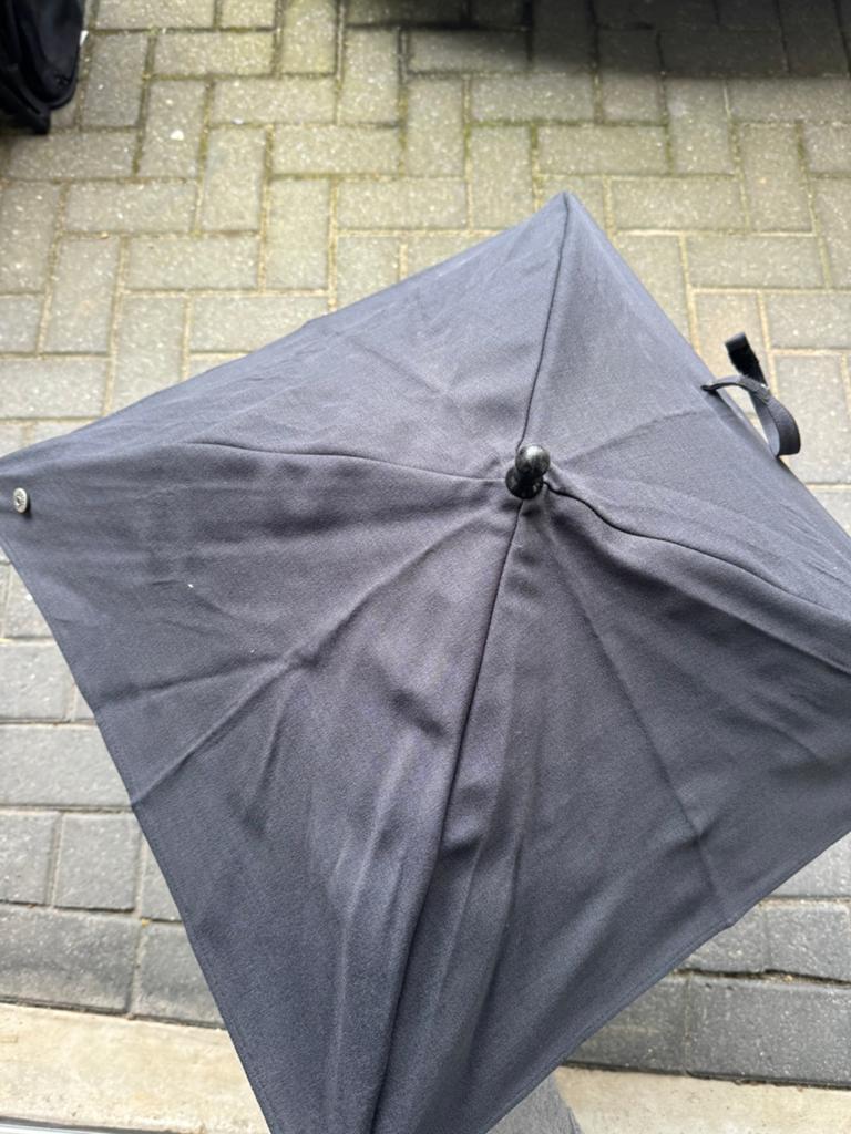 Mutsy kinderwagen paraplu, Kinderen en Baby's, Buggy's, Ophalen of Verzenden, Zo goed als nieuw