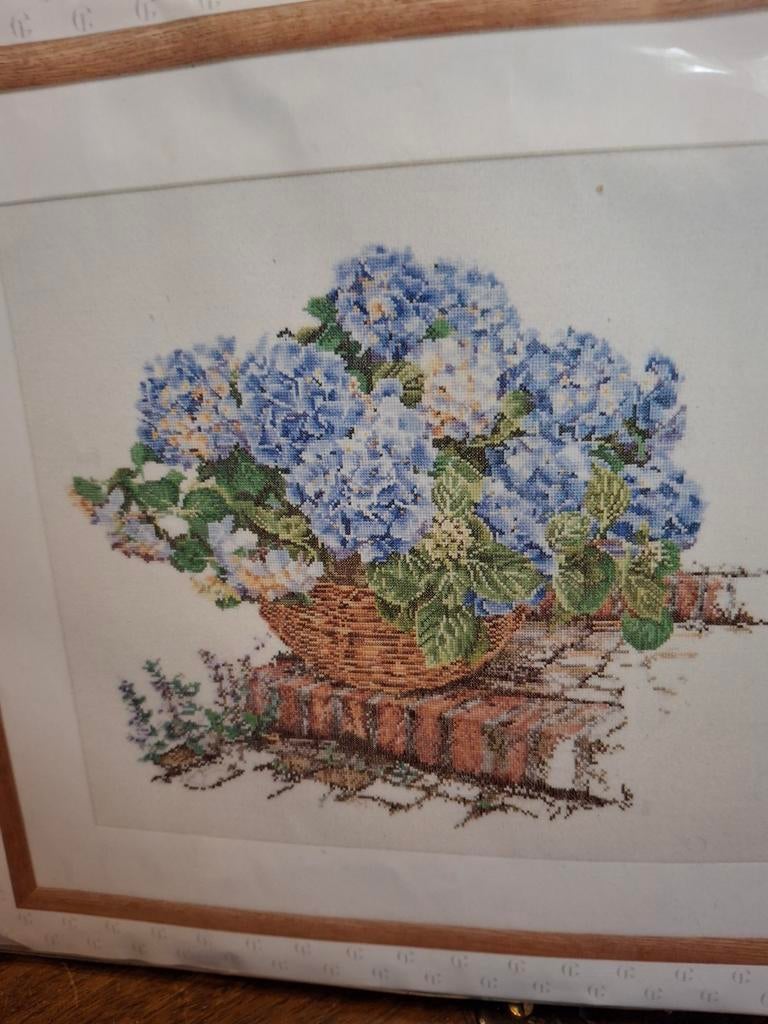 Mandje blauwe hortensia's, Ophalen of Verzenden, Nieuw, Borduurpakket