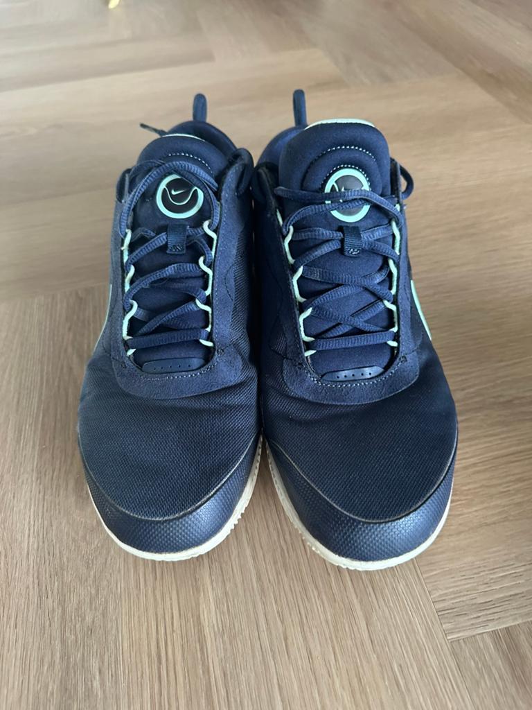 Nike gravel tennisschoenen maat 43, Sport en Fitness, Tennis, Nike, L00, Ophalen of Verzenden, Zo goed als nieuw