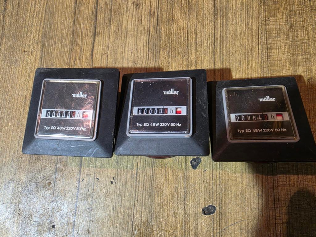 3x Muller Type EQ 48W 220V 50Hz inbouw analoge urenteller, Ophalen of Verzenden, Gebruikt