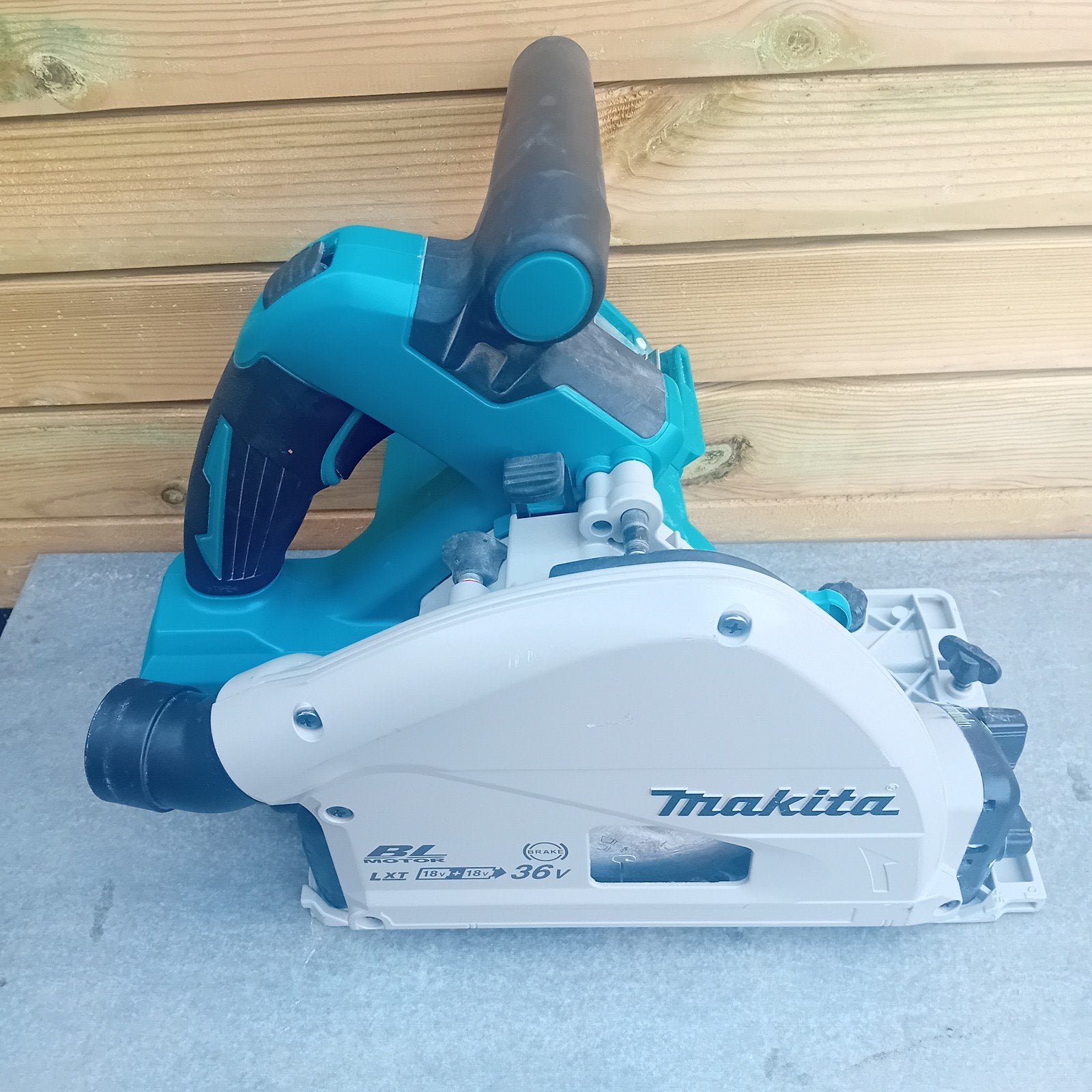 Makita DSP600 accu invalcirkelzaag 36V 2x18V, Ophalen, Gebruikt, 1200 watt of meer, 30 tot 70 mm