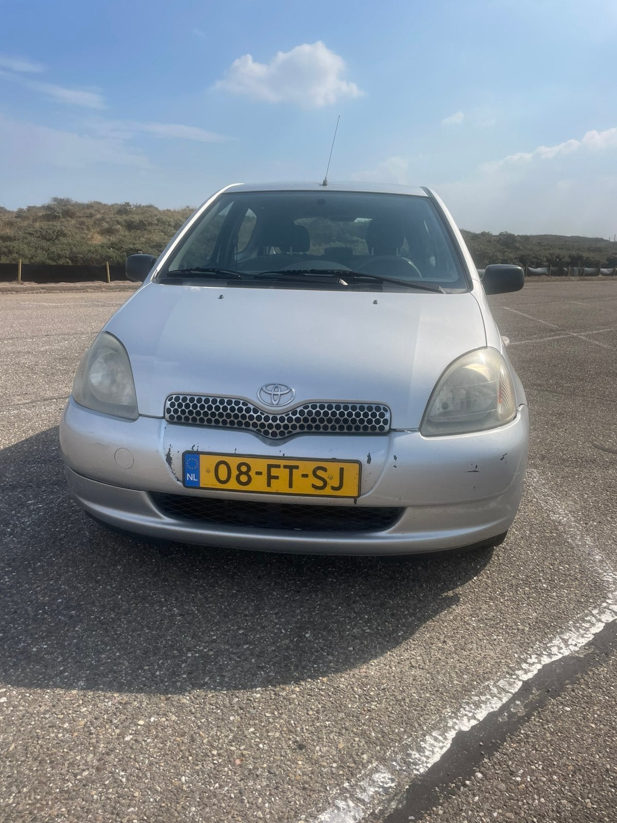 Toyota Yaris 1.3 16V 3DR Linea SOL 2000 Grijs, Auto's, Voorwielaandrijving, 1299 cc, 31 €/maand, 4 cilinders