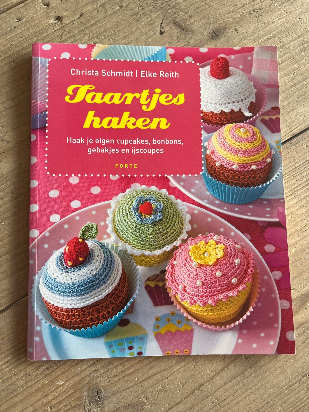 Taartjes haken - Haak je eigen cupcakes en bonbons, Ophalen of Verzenden, Zo goed als nieuw, Breien en Haken