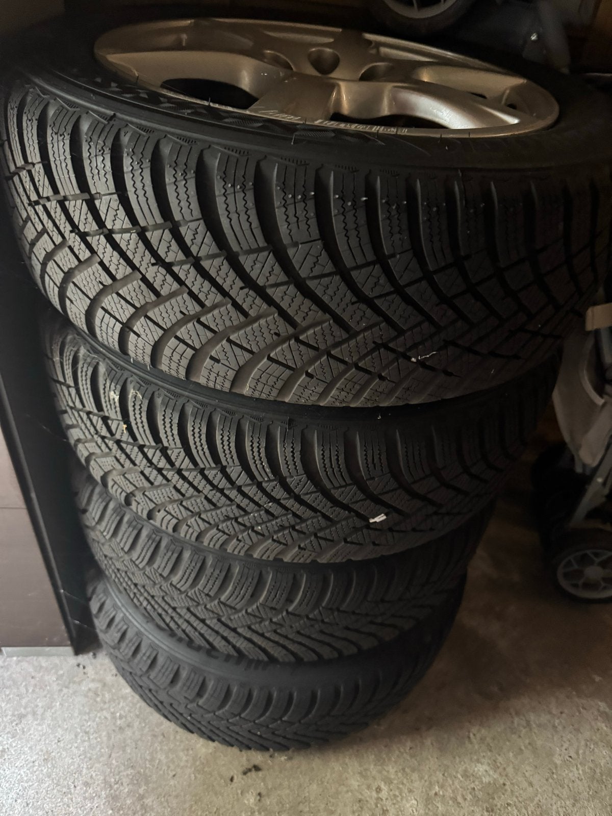 Hangkook Winterbanden 195/55/15 op velg, Auto-onderdelen, Banden en Velgen, Ophalen, Gebruikt, 15 inch, Banden en Velgen