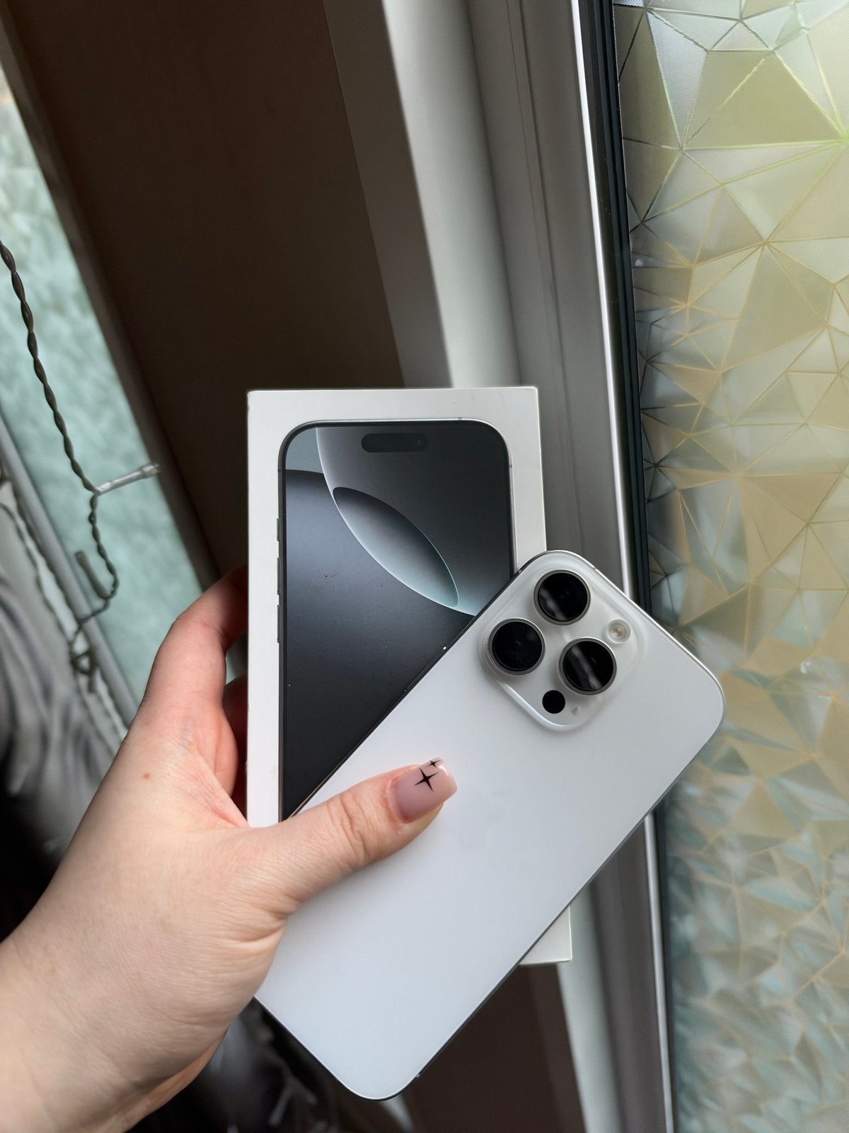 iPhone 16 Pro 256GB White Titanium