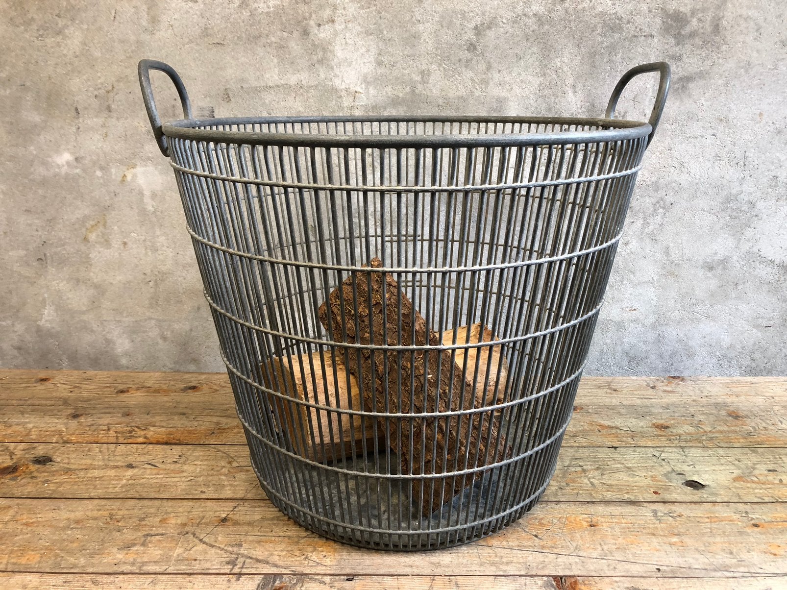 Mooie zware metalen mand met handvatten / houtmand, Ophalen, Gebruikt, Houtkachel, Vrijstaand