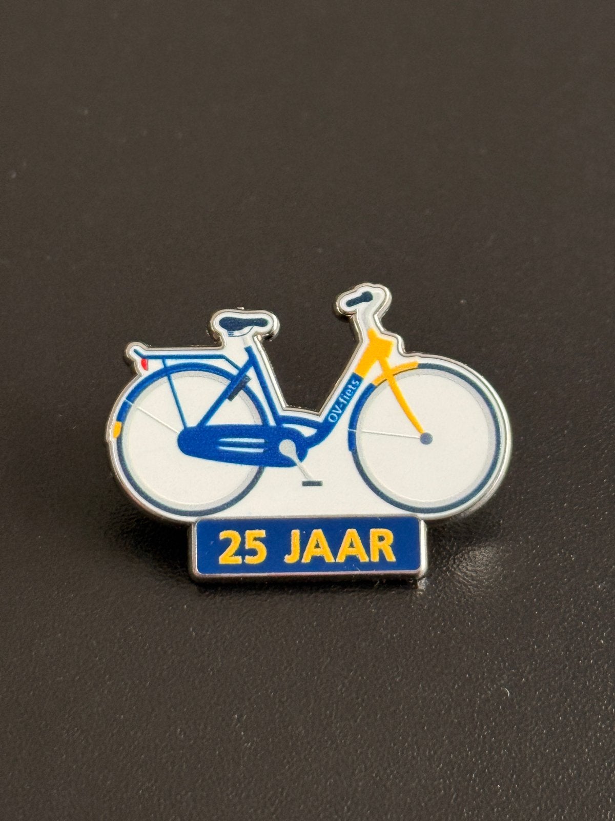 OV-fiets 25 Jaar Jubileum Speldje NS Nederlandse Spoorwegen, Verzamelen, Verzenden, Nieuw, Transport, Speldje of Pin