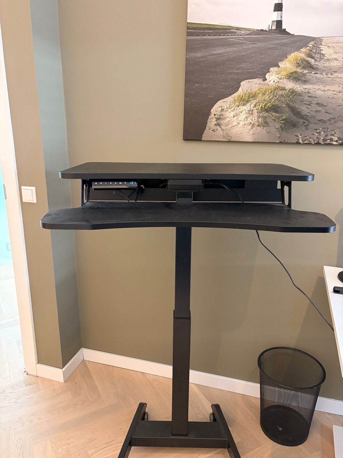 Hoog-laag bureau, zwart en compact, Ophalen, Elektrisch, Zo goed als nieuw