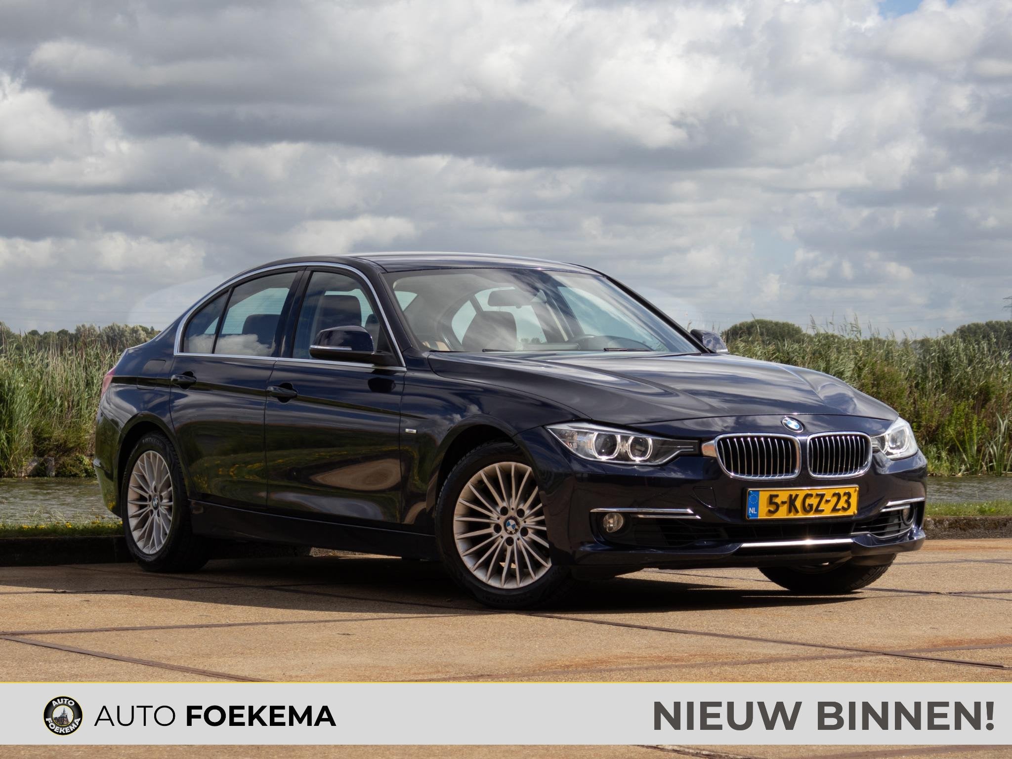 BMW 3-serie 320i High Executive Xenon Leder Navi professiona, Auto's, Achterwielaandrijving, Gebruikt, Euro 6, 4 cilinders
