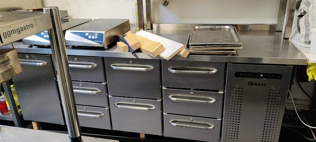Koelwerkbank ( 220 ) met lade en deur, warmhoud kast ( 100 ), Ophalen, Gebruikt, Koelen en Vriezen