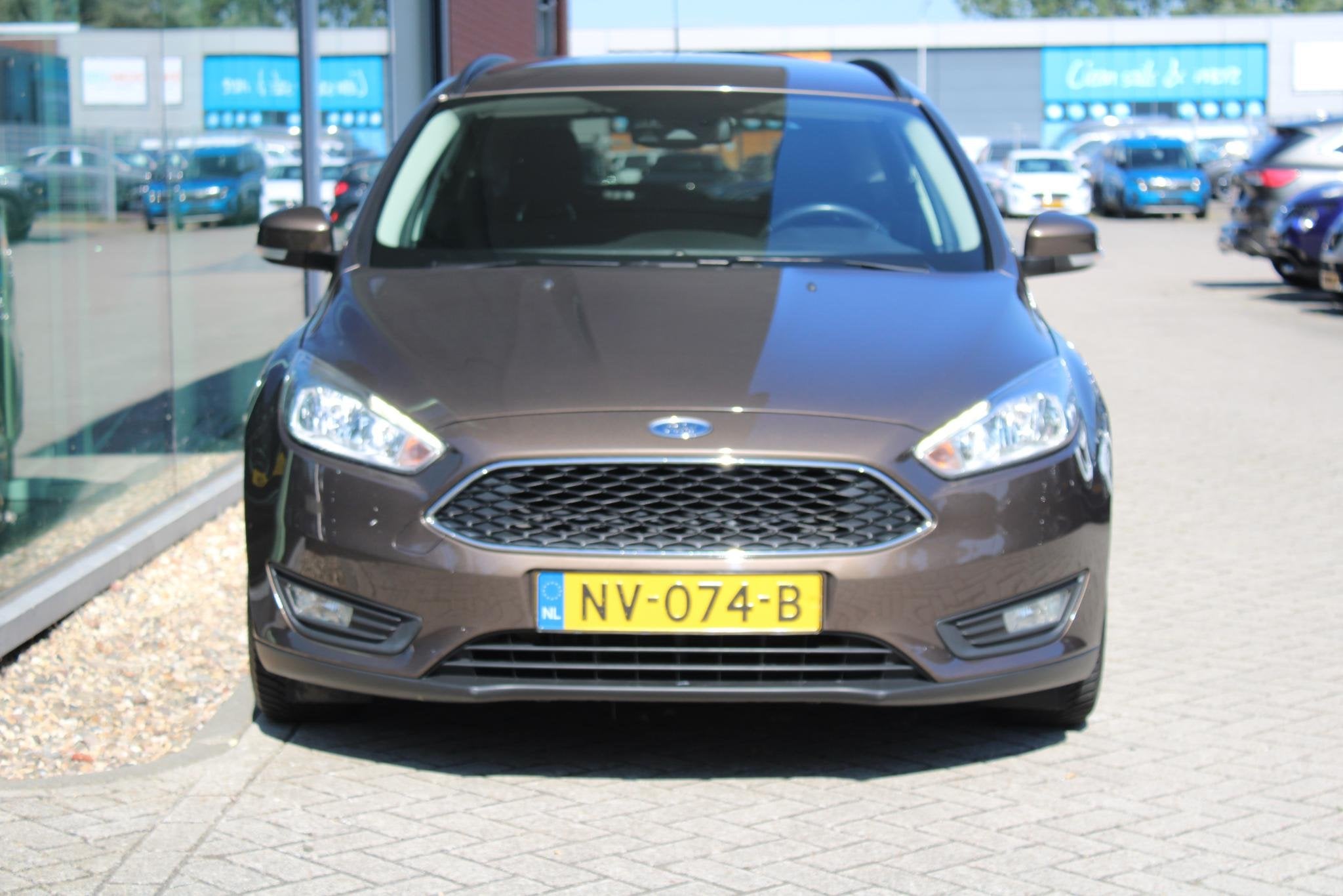 Ford Focus Wagon 1.0 EcoBoost 125 PK Trend Automaat | Trekha, Bruin, 1245 kg, 3 cilinders, Geïmporteerd