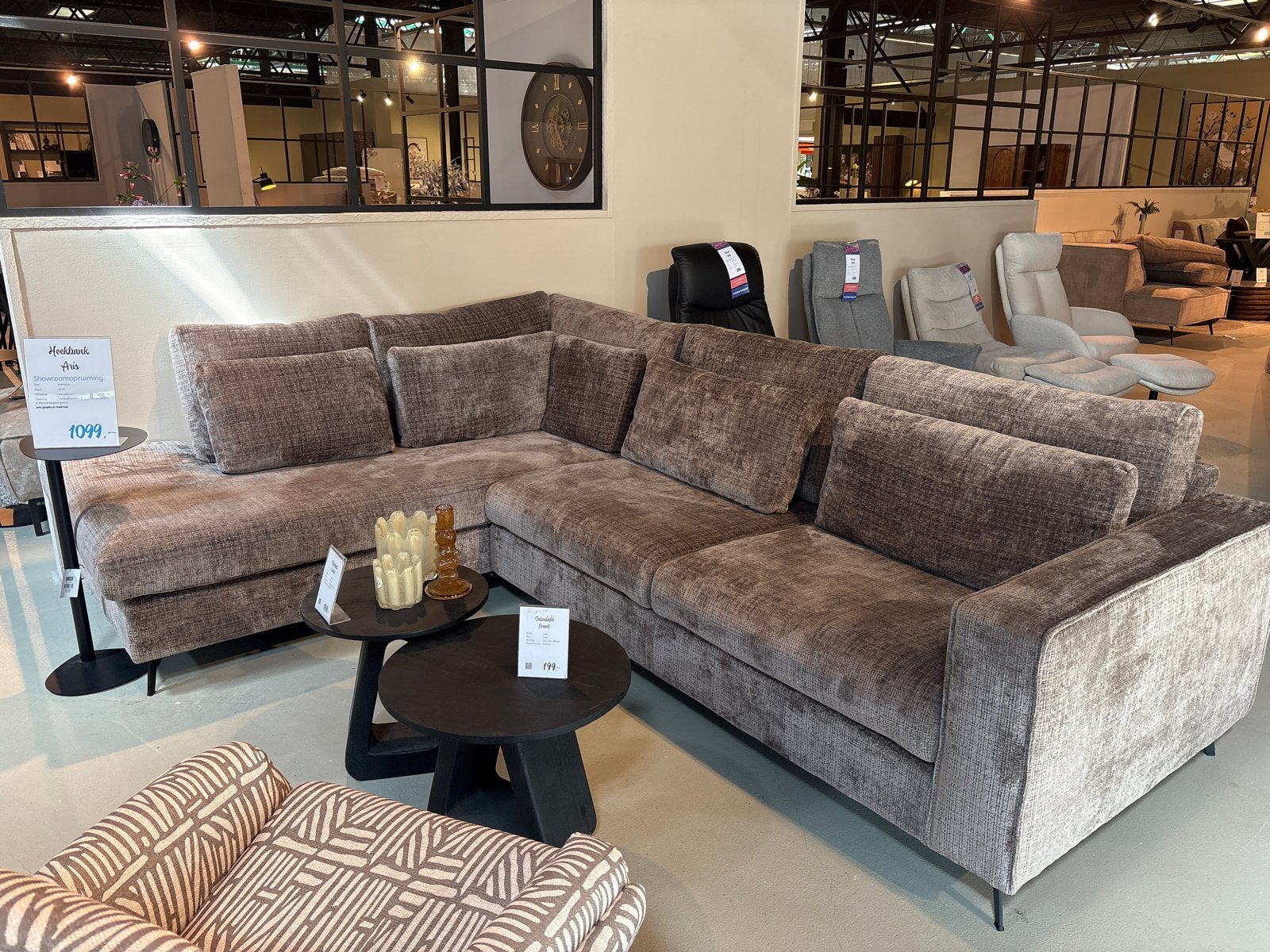 Hoekbank Aris - Showroommodel bruin, Huis en Inrichting, Ophalen, Nieuw, Stof