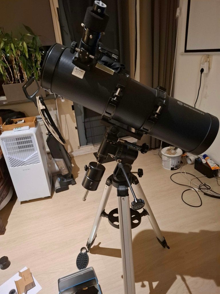 Bresser Spiegeltelescoop Reflector 150/750 EQ3 met Statief, 80 tot 200 mm, Met statief, Zo goed als nieuw, Spiegeltelescoop (reflector)