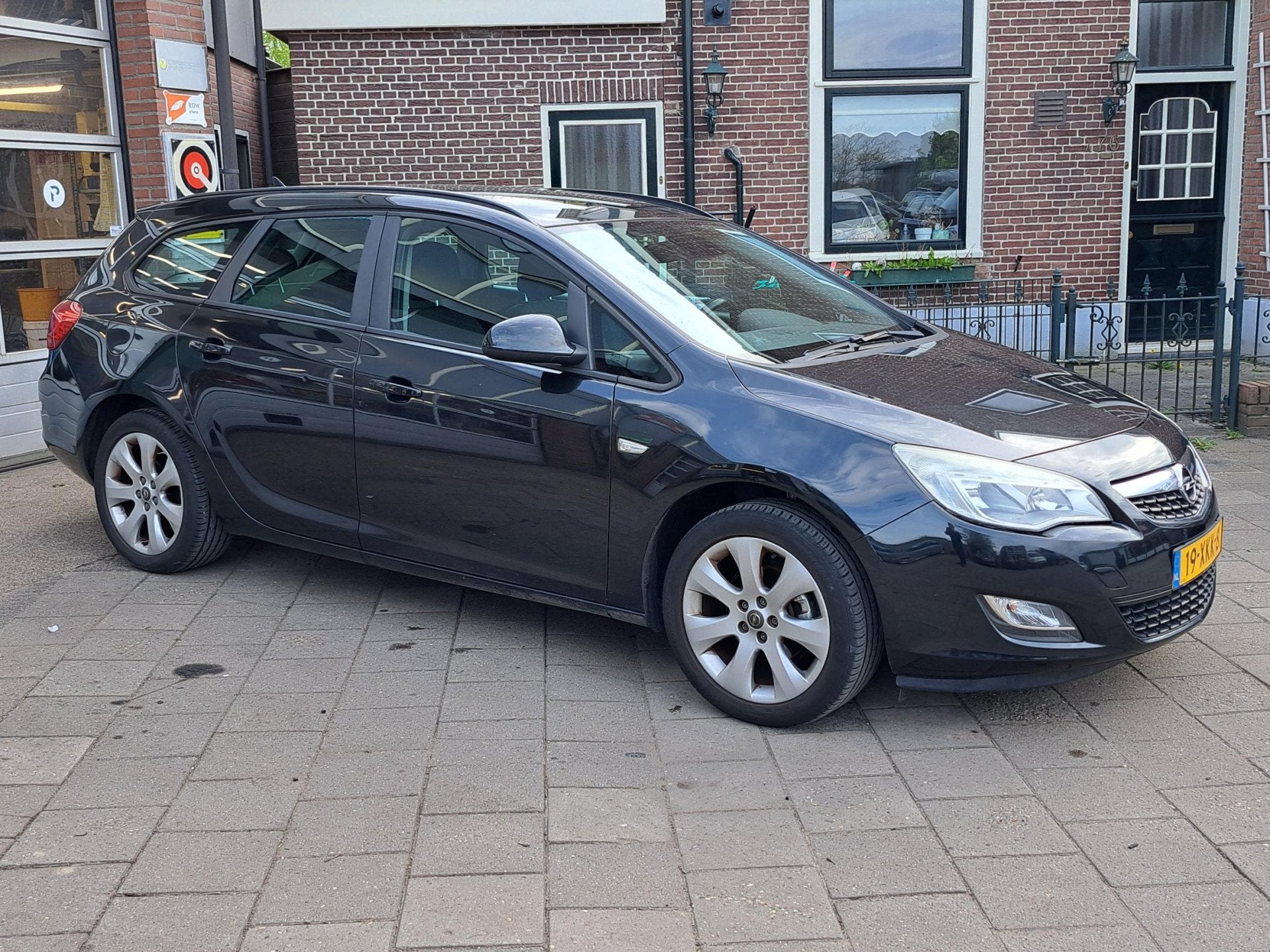 Opel Astra Sports Tourer 1.4 Turbo Edition (bj 2012), Auto's, Euro 5, Stof, Gebruikt, Zwart