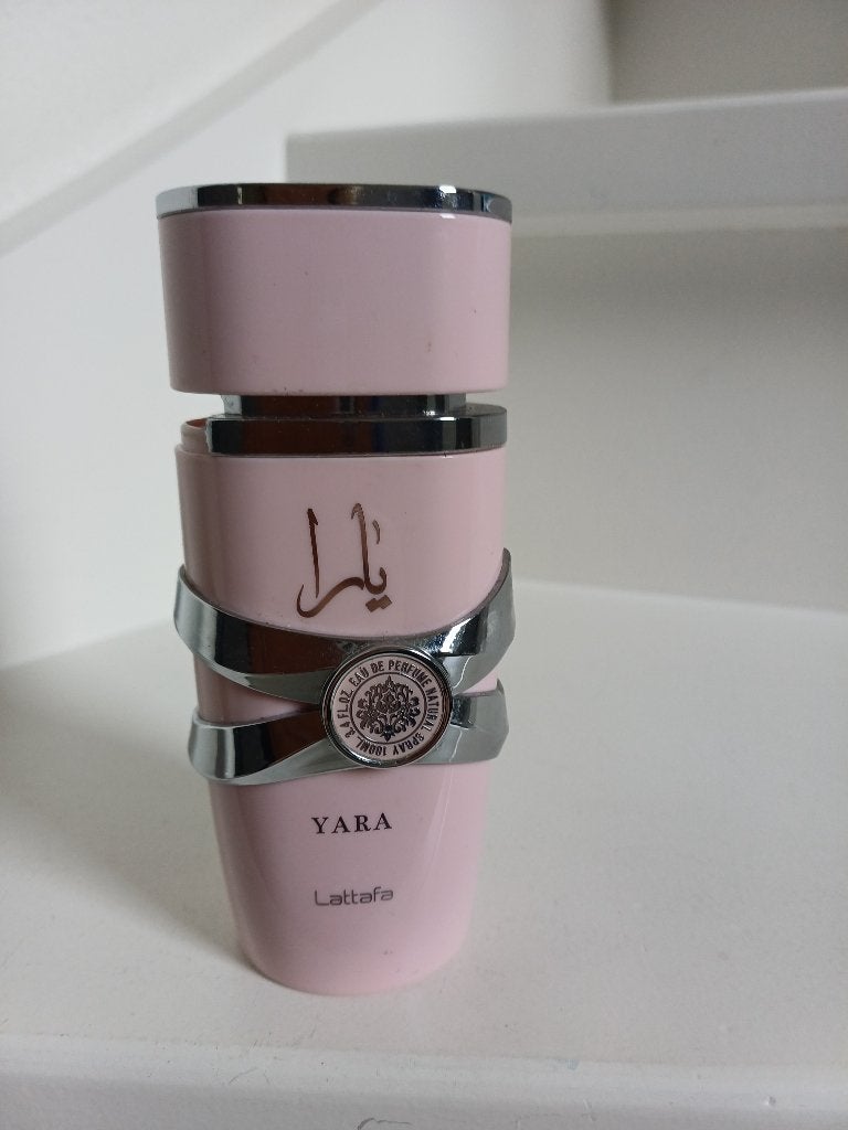 YARA LATTAFA EDP 100ML NOG 1/4 VOL, Ophalen of Verzenden