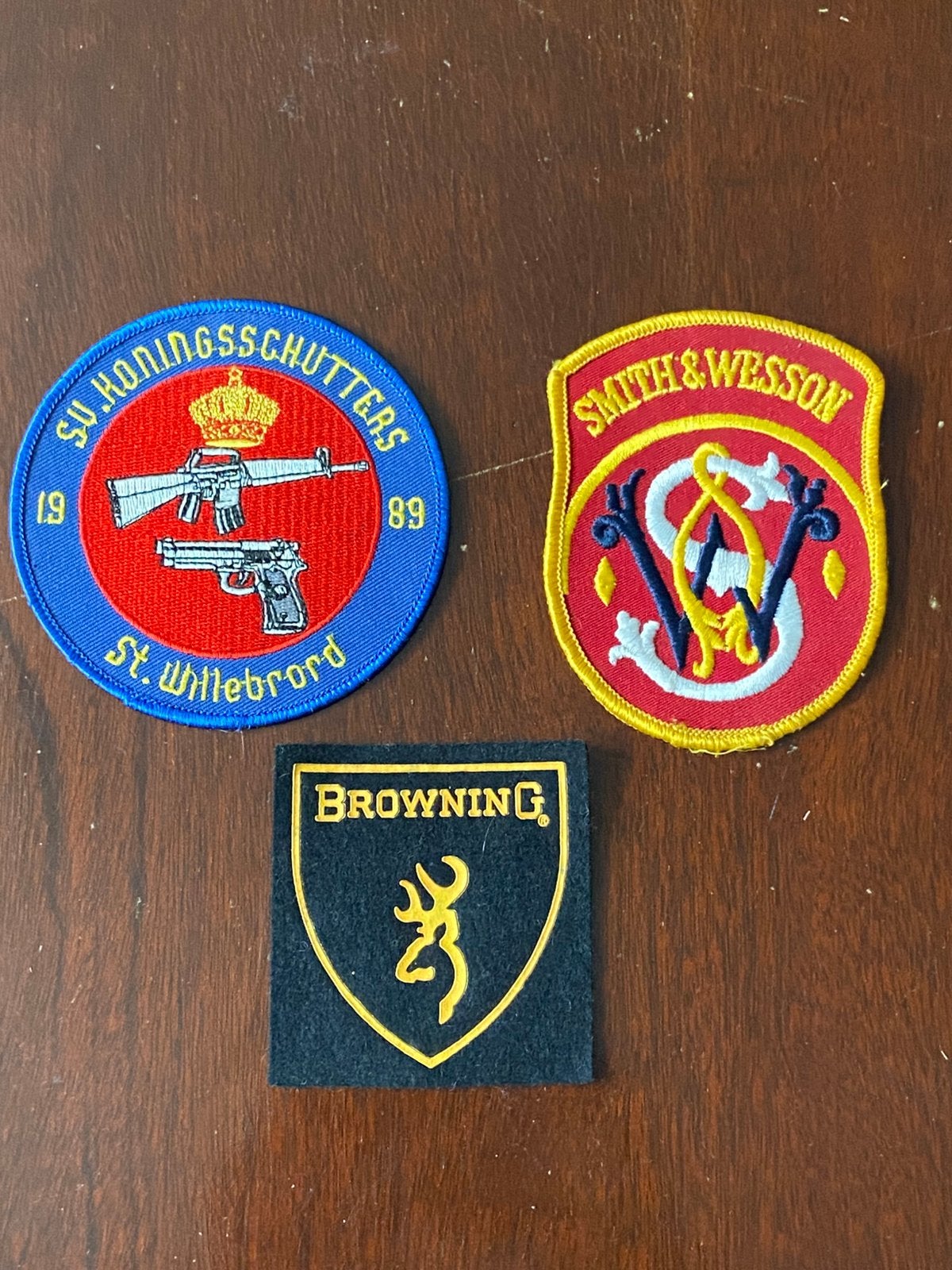 schietsport  badges Smith & Wesson - Browning, Ophalen of Verzenden, Zo goed als nieuw