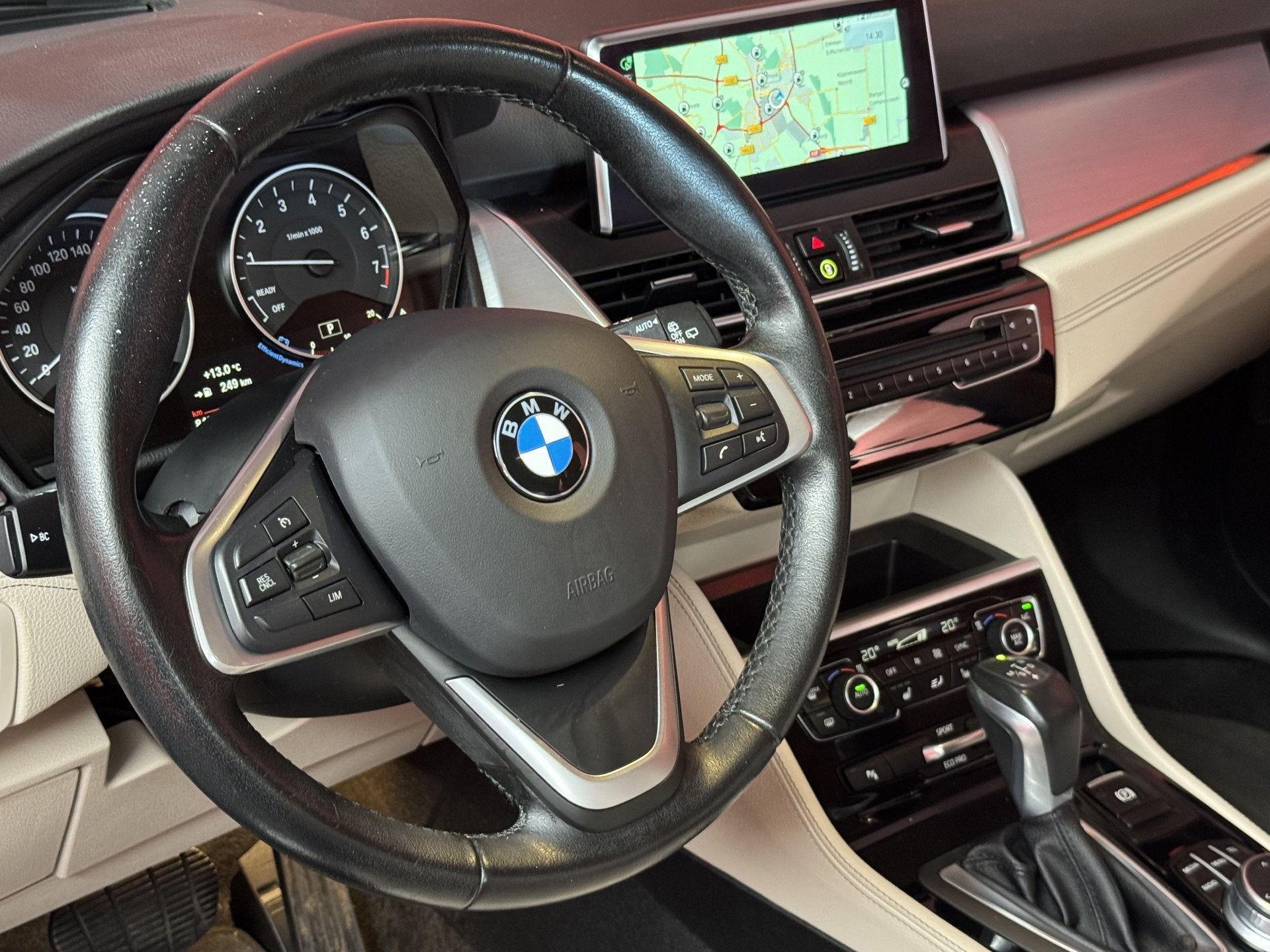 BMW 2 Serie Active Tourer 220i High Executive | Stoelverwarm, Auto's, 1998 cc, 730 kg, Gebruikt, Met garantie (alle)