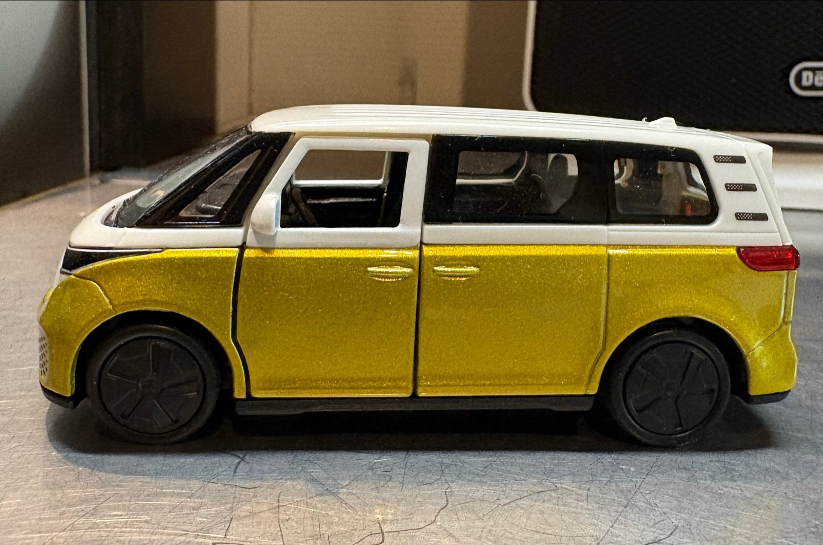 Volkswagen ID Buzz 1:38 Modelauto - Geel/Wit, Hobby en Vrije tijd, Ophalen of Verzenden, Zo goed als nieuw, Bus of Vrachtwagen