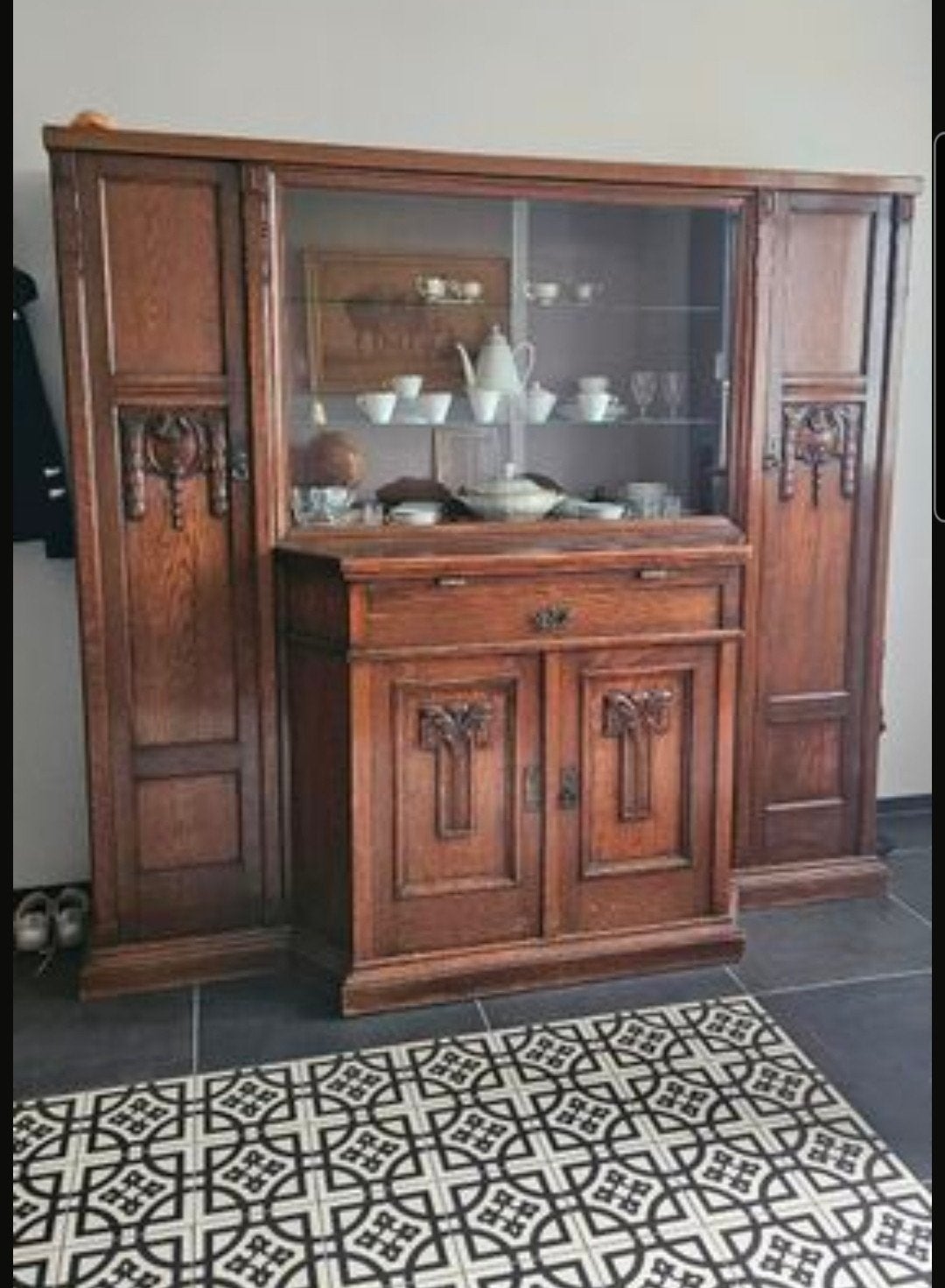 Antieke houten vitrinekast ophalen t/m 15 oct