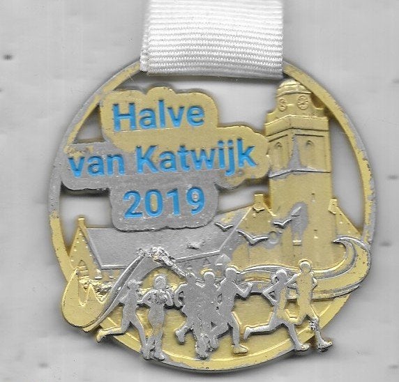 KATWIJK AAN ZEE HALVE MARATHON MEDAILLE 2019, Ophalen of Verzenden, Overige materialen, Nederland