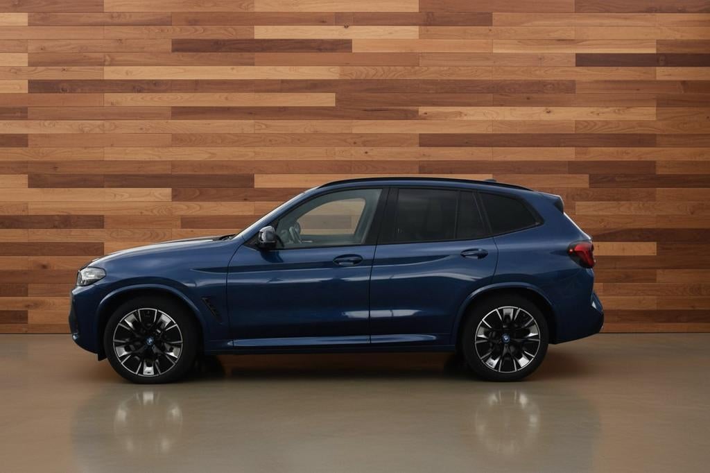 BMW iX3 High Executive 80 kWh M-PAKKET (bj 2022, automaat), Automaat, Achterwielaandrijving, Gebruikt, Blauw