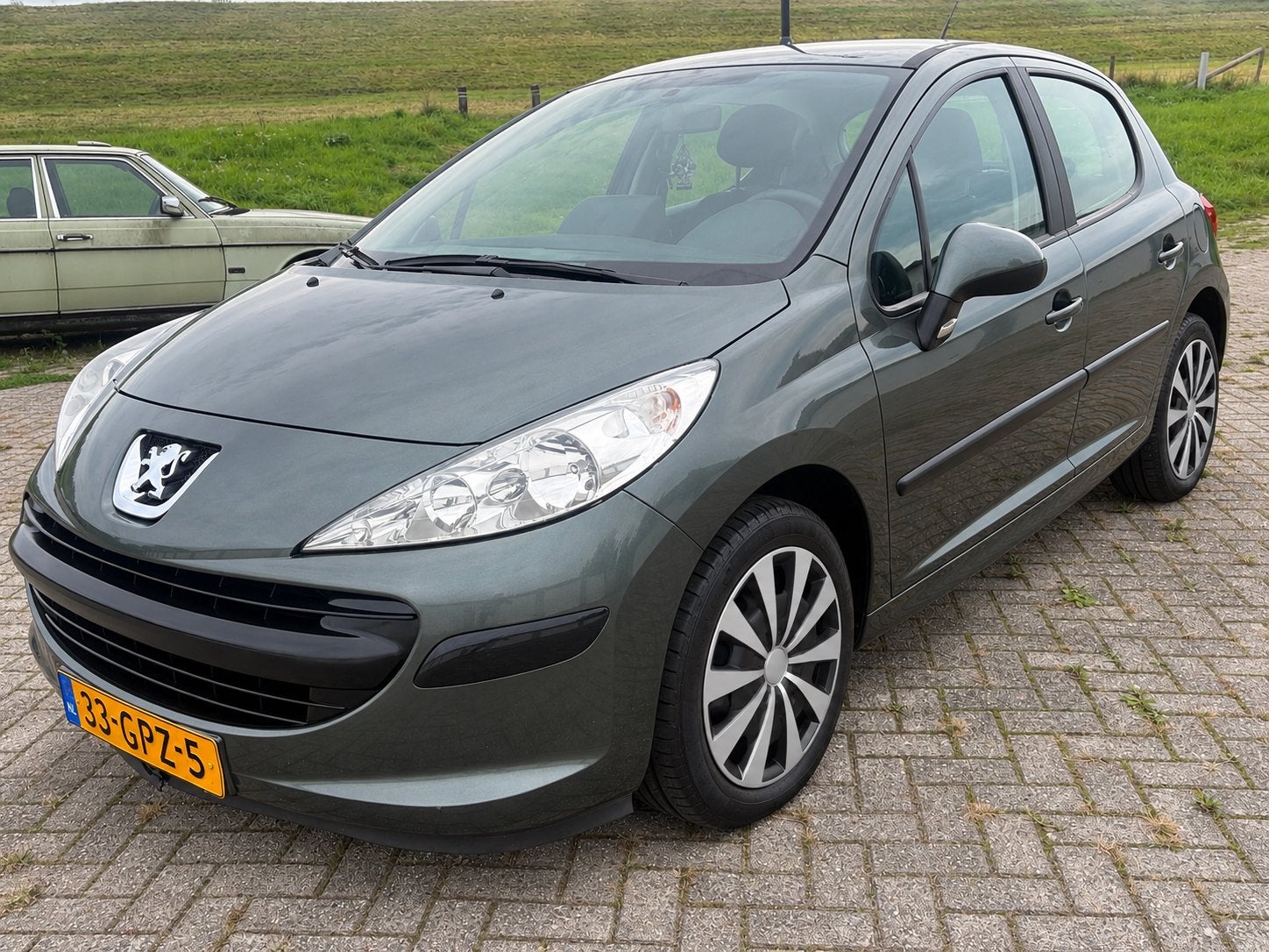 Peugeot 207 APK 09/2027| Distributie Vervangen| CARPLAY, Auto's, Voorwielaandrijving, Stof, 1360 cc, Zwart