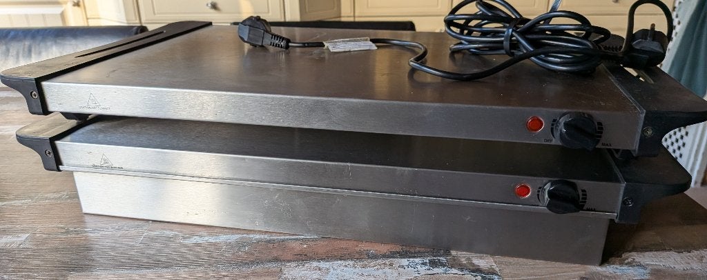 2 grote RVS Warmhoudplaten €25,-, Huis en Inrichting, Keuken | Keukenbenodigdheden, Overige typen, Ophalen, Gebruikt, Metaal