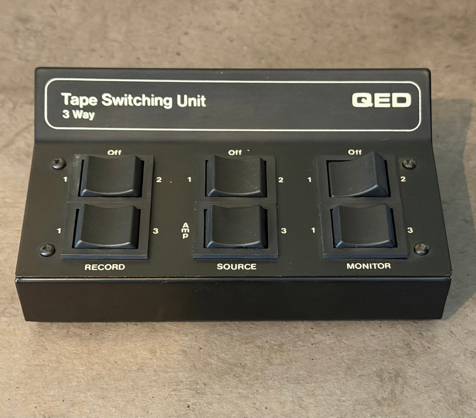 QED Tape Switching Unit 3-weg Audio Schakelaar, Ophalen of Verzenden, Zo goed als nieuw