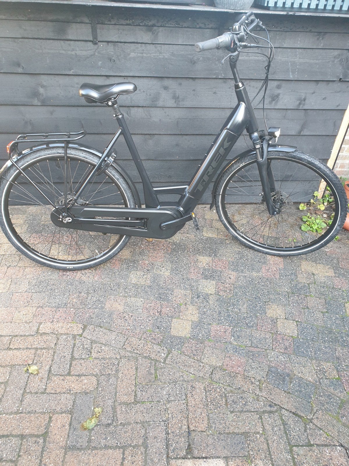 Trek District 6+ (2022) - Bosch Active Line Plus - 500Wh, Fietsen en Brommers, Zo goed als nieuw, 59 cm of meer, 50 km per accu of meer