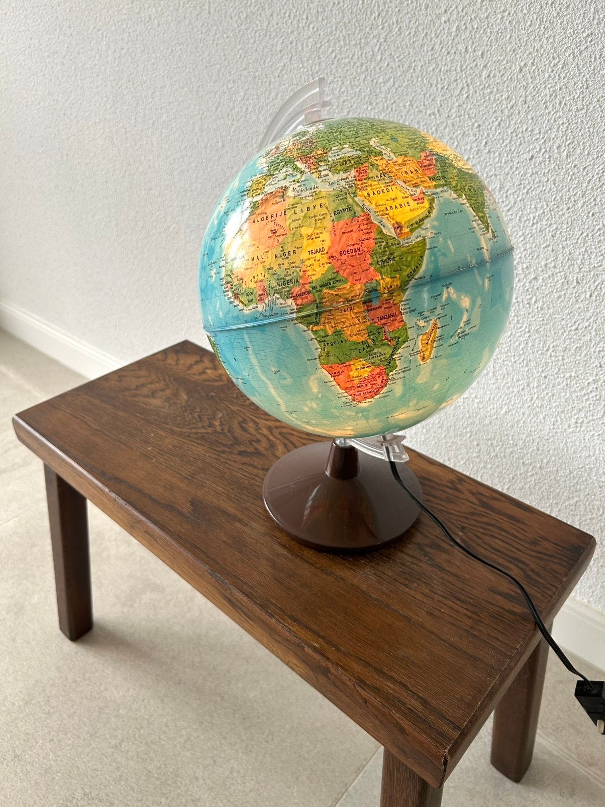 Vintage wereldbol met verlichting, Huis en Inrichting, Woonaccessoires | Wereldbollen, Ophalen of Verzenden, Zo goed als nieuw