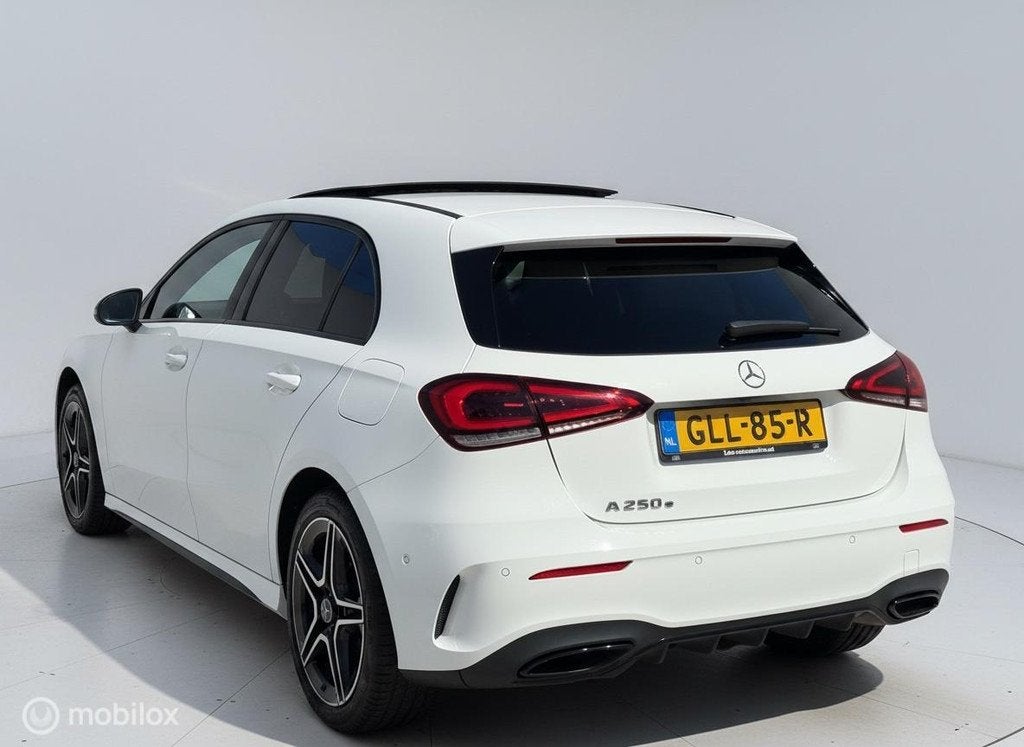 Mercedes A-klasse 250 e AMG PANO|SFEER|LED|AMGLINE|, Auto's, Mercedes-Benz, Gebruikt, 4 cilinders, Alcantara, Wit
