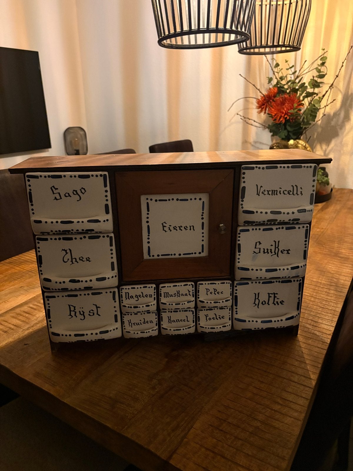 Nette houten kruidenkast met porseleinen lades, Ophalen