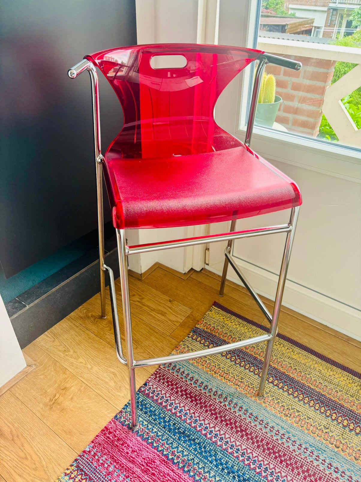 Set of two vintage IKEA red bar stools, Ophalen, Kunststof, Gebruikt, Met voetsteun