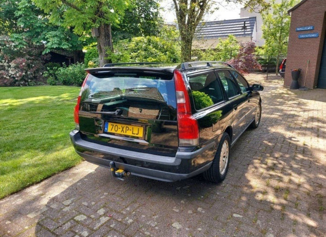 Let op.  Volvo V70 2.4 T 200PK AUT 2001 Zwart, Auto's, 1800 kg, Zwart, V70, Stationwagon