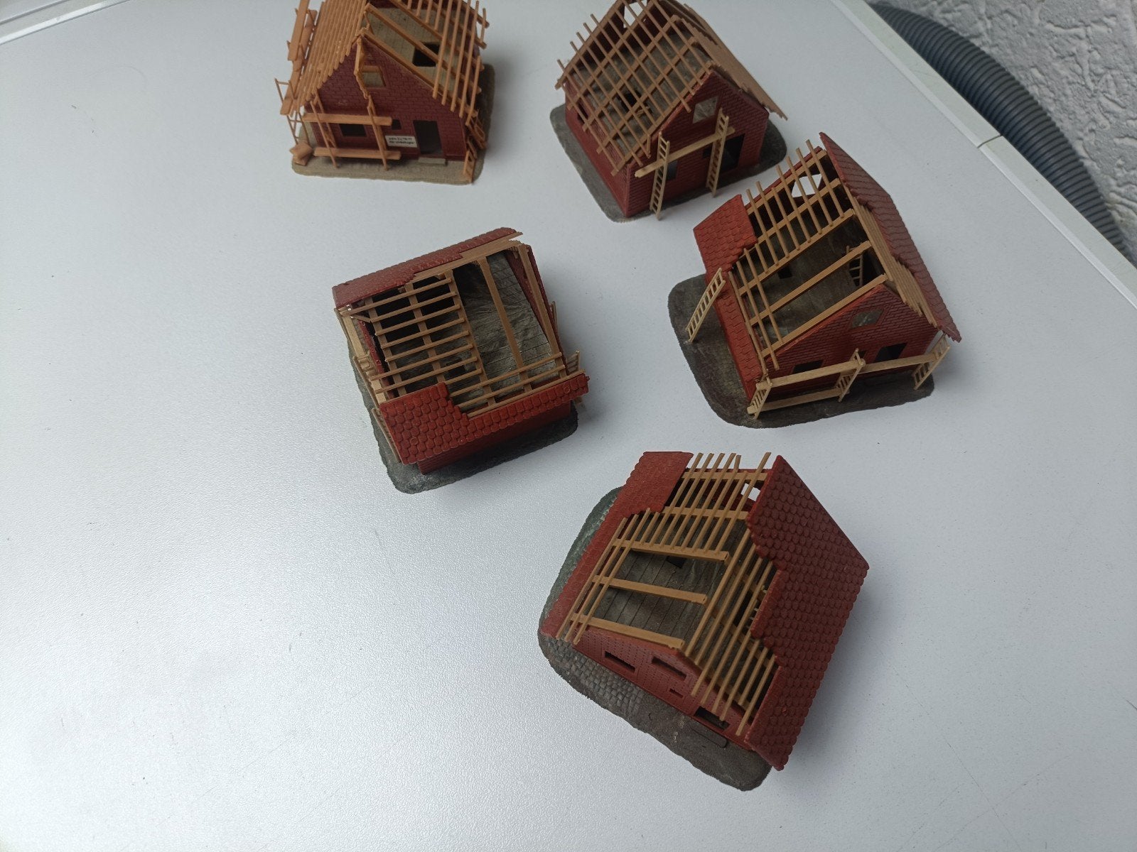 5x Huisje in aanbouw - modelbouw / diorama, Ophalen of Verzenden, Nieuw, 1:50 of kleiner